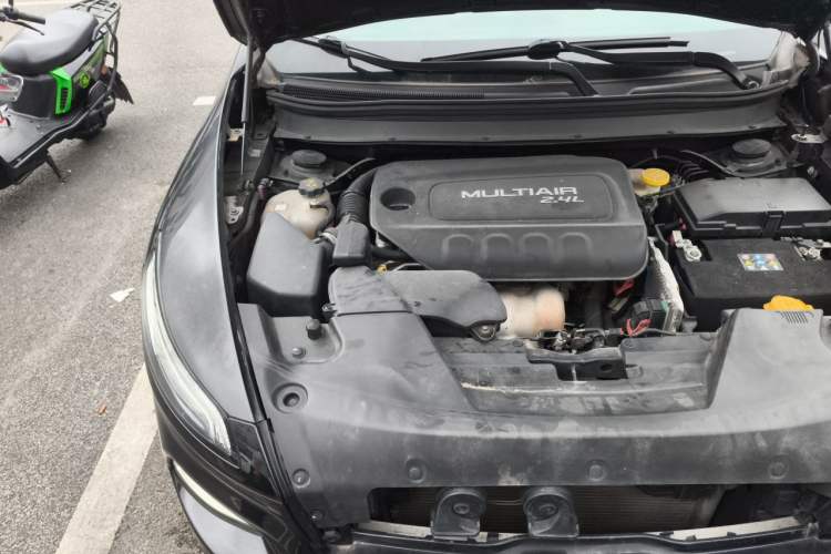 Used Jeep Cherokee 2016 2.4L Leading Edition Engine Bay Right