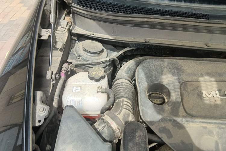 Used Jeep Cherokee 2016 2.4L Leading Edition Engine Bay Right