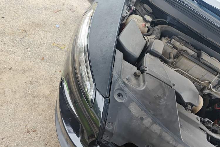 Used Jeep Cherokee 2016 2.4L Leading Edition Engine Bay Right