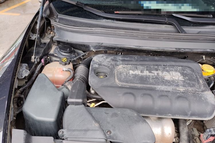 Used Jeep Cherokee 2016 2.4L Professional Edition Engine Bay Right