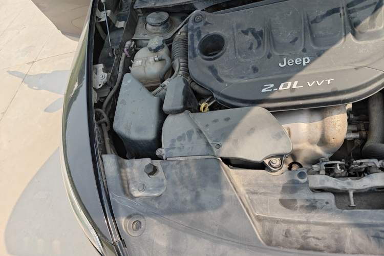 Used Jeep Cherokee 2016 2.0L Superior Edition Engine Bay Right