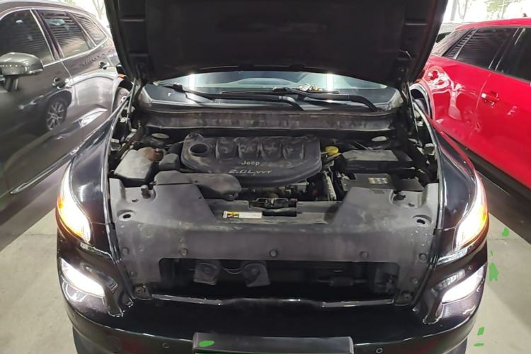 Used Jeep Cherokee 2016 2.0L Superior Edition Engine Bay