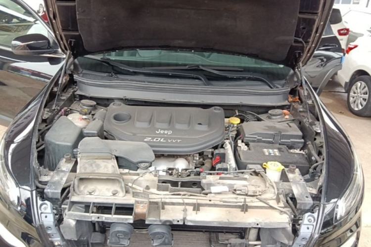 Used Jeep Cherokee 2016 2.0L Superior Edition Engine Bay