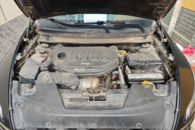 Used Jeep Cherokee 2016 2.0L Superior Edition Engine Bay