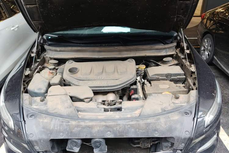 Used Jeep Cherokee 2016 2.0L Superior Edition Engine Bay