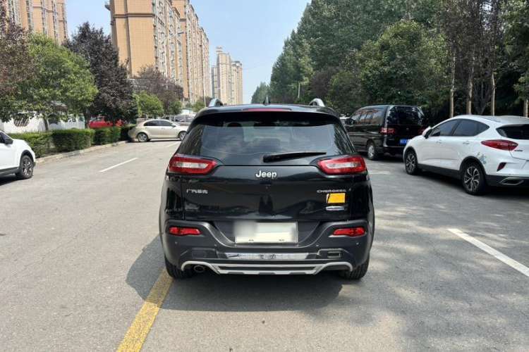Used Jeep Cherokee 2016 2.0L Smart Version Exterior 1