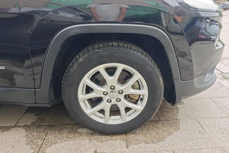 Used Jeep Cherokee 2016 2.0L Superior Edition Exterior 1