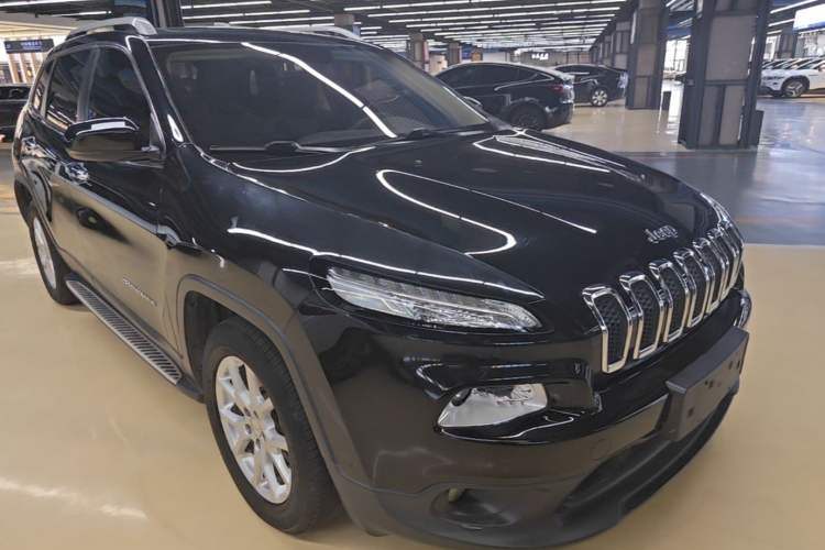 Used Jeep Cherokee 2016 2.0L Smart Version Exterior 1