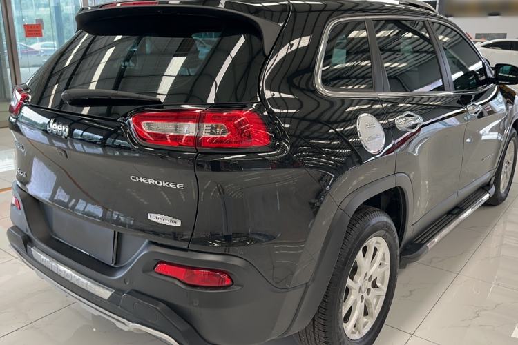 Used Jeep Cherokee 2016 2.4L Professional Smart Version Exterior 11