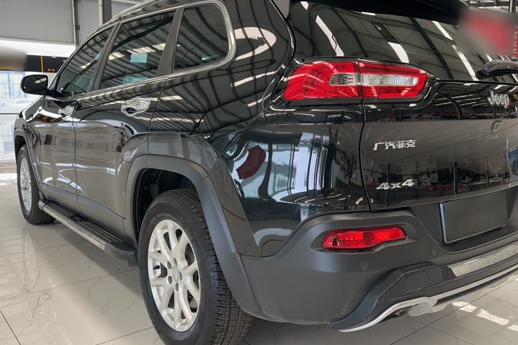 Used Jeep Cherokee 2016 2.4L Professional Smart Version Exterior 12