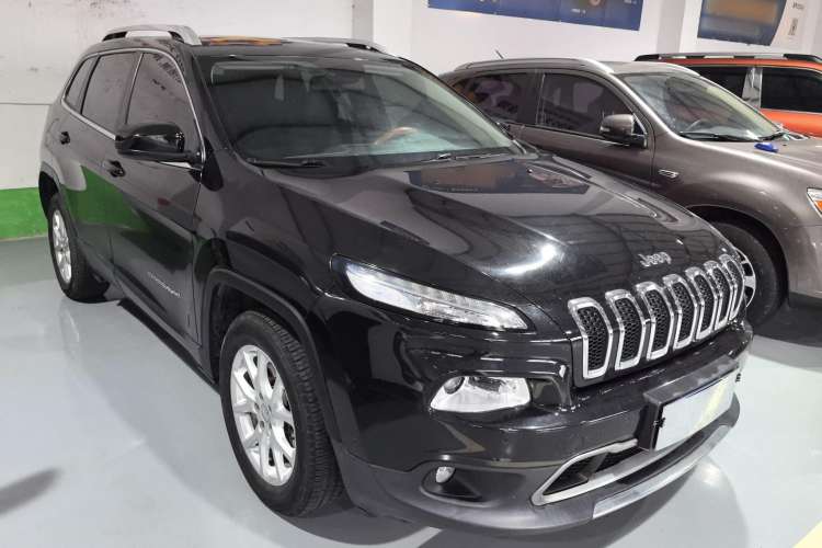 Used Jeep Cherokee 2016 2.4L Leading Edition Exterior 2