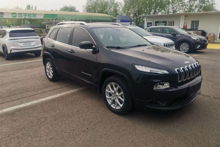 Used Jeep Cherokee 2016 2.4L Leading Edition Exterior 2