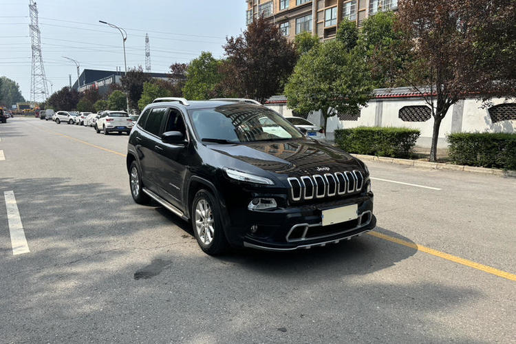 Used Jeep Cherokee 2016 2.0L Smart Version Exterior 2