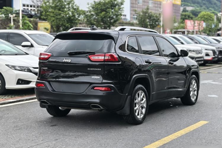 Used Jeep Cherokee 2016 2.4L Leading Edition Exterior 2