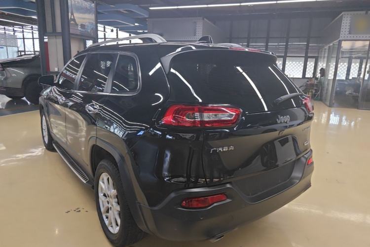 Used Jeep Cherokee 2016 2.0L Smart Version Exterior 2