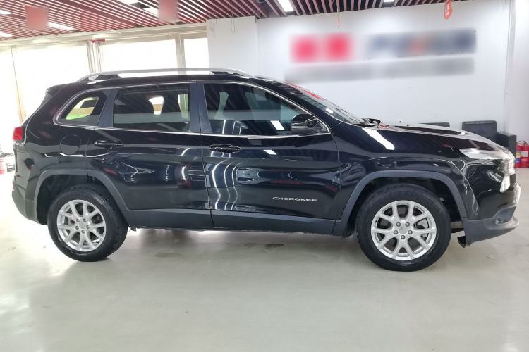 Used Jeep Cherokee 2016 2.4L Leading Edition Exterior 2