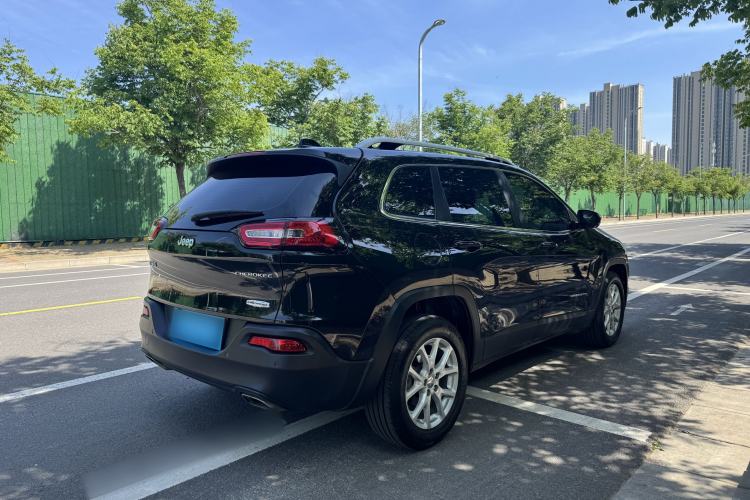 Used Jeep Cherokee 2016 2.4L Leading Edition Exterior 2
