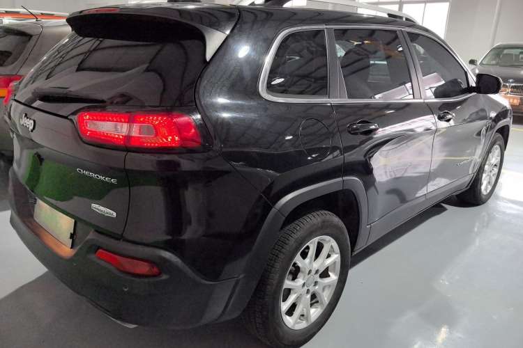 Used Jeep Cherokee 2016 2.4L Leading Edition Exterior 3