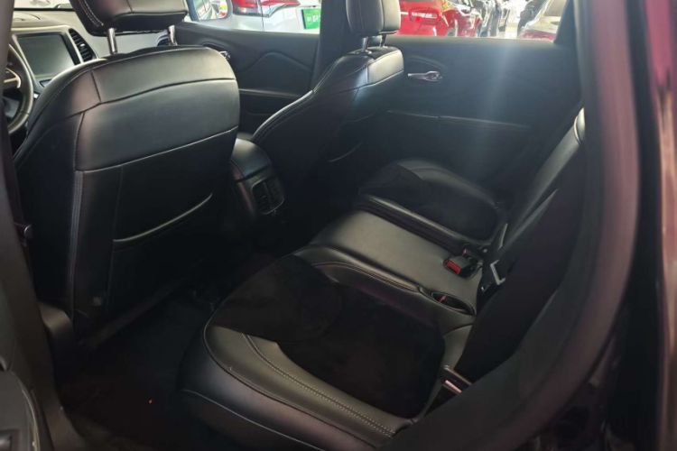 Used Jeep Cherokee 2016 2.0L Leading Edition Exterior 3