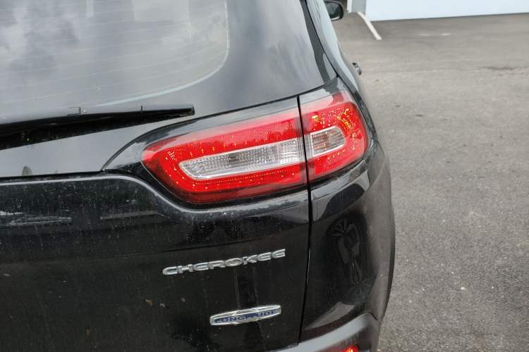 Used Jeep Cherokee 2016 2.4L Leading Edition Exterior 3