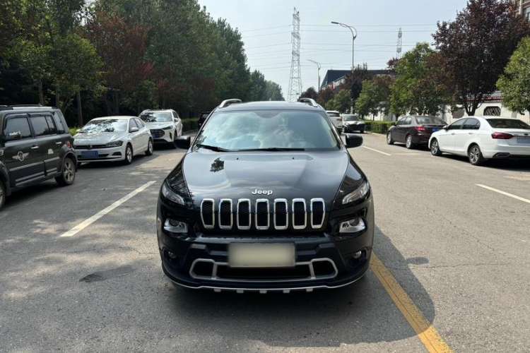 Used Jeep Cherokee 2016 2.0L Smart Version Exterior 3