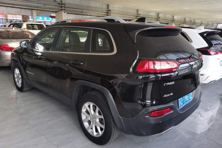 Used Jeep Cherokee 2016 2.4L Professional Smart Version Exterior 3