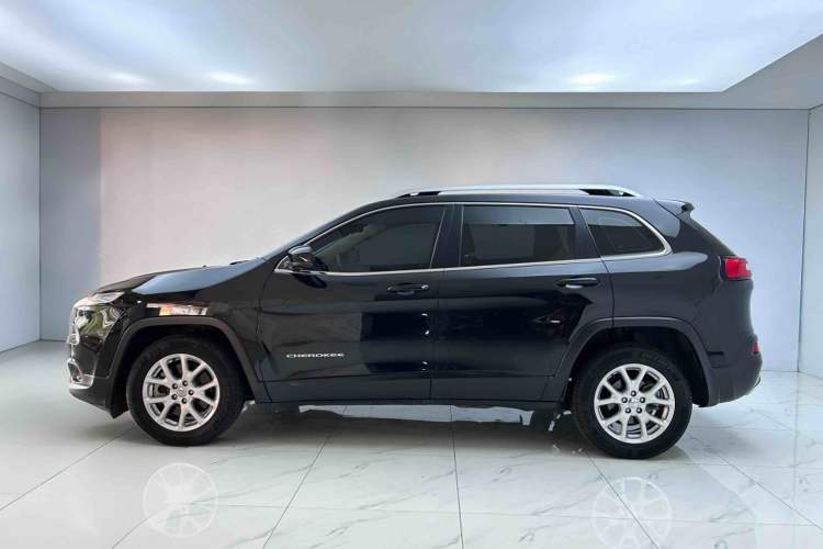 Used Jeep Cherokee 2016 2.4L Leading Edition Exterior 3