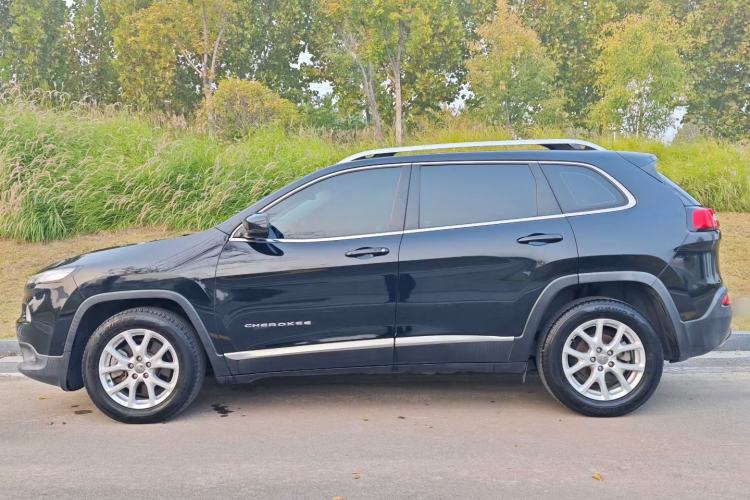 Used Jeep Cherokee 2016 2.4L Leading Edition Exterior 3