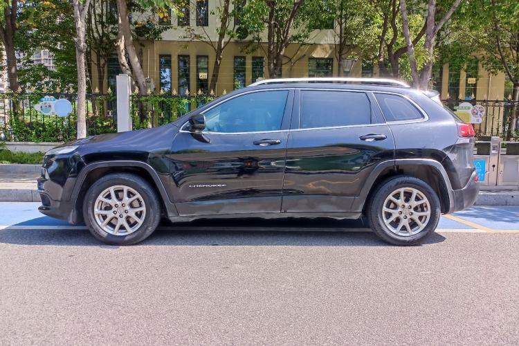 Used Jeep Cherokee 2016 2.4L Leading Edition Exterior 3