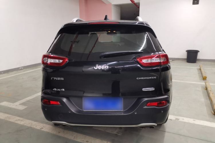Used Jeep Cherokee 2016 2.4L Professional Edition Exterior 4