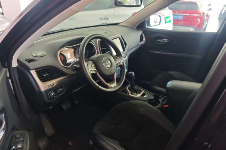 Used Jeep Cherokee 2016 2.0L Leading Edition Exterior 4