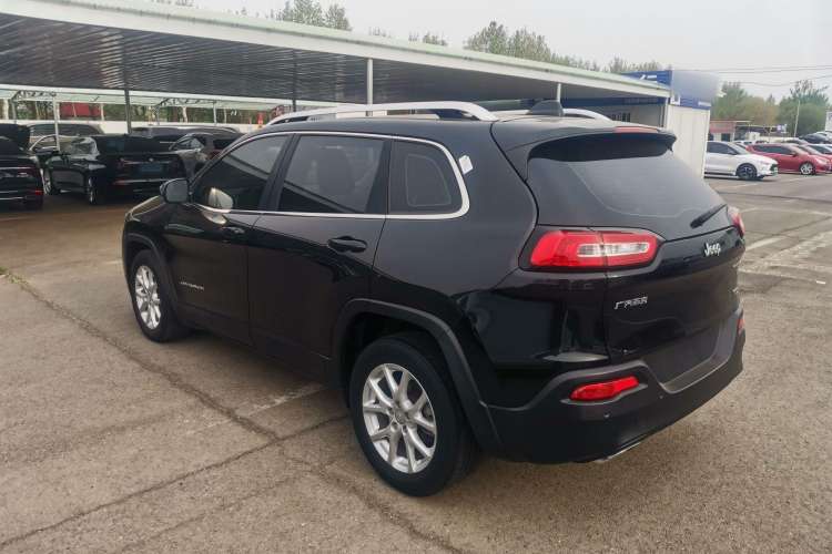 Used Jeep Cherokee 2016 2.4L Leading Edition Exterior 4