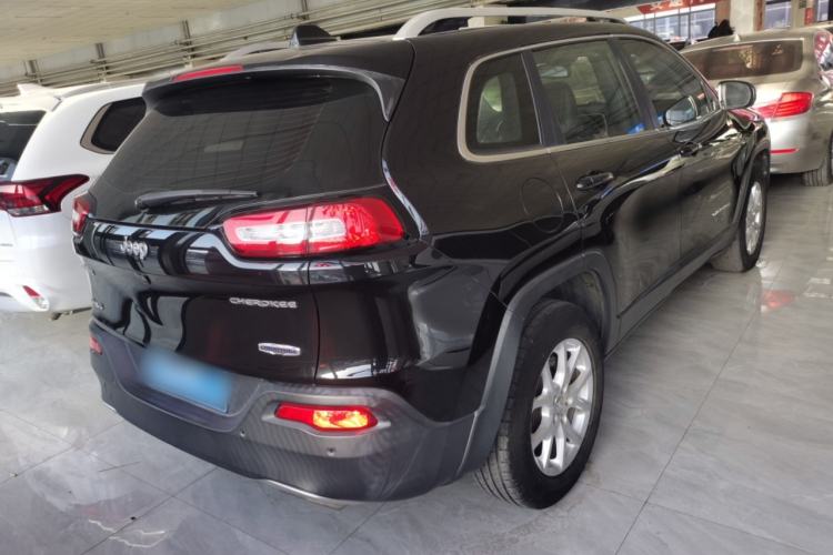 Used Jeep Cherokee 2016 2.4L Professional Smart Version Exterior 4