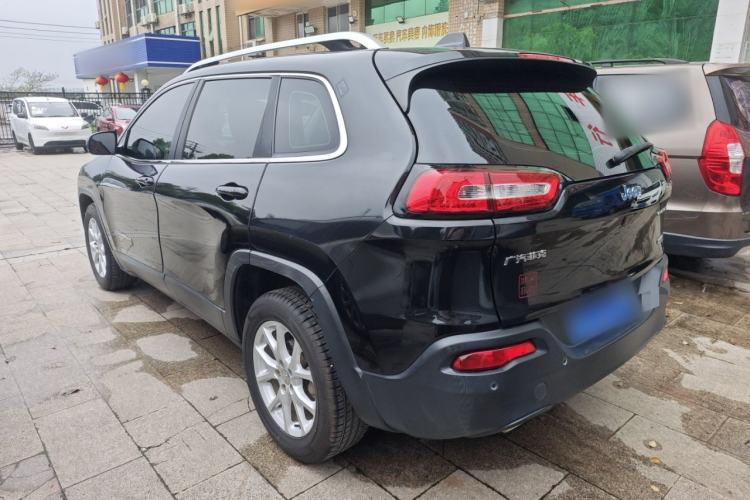 Used Jeep Cherokee 2016 2.0L Superior Edition Exterior 4