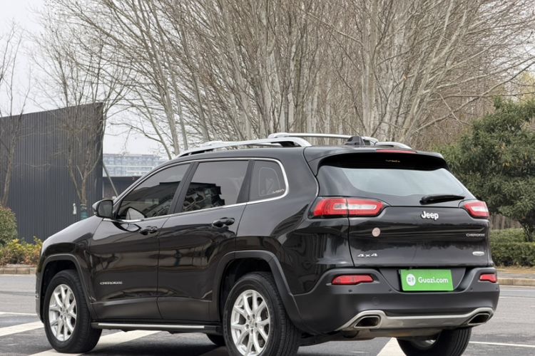 Used Jeep Cherokee 2016 2.4L Professional Edition Exterior 4