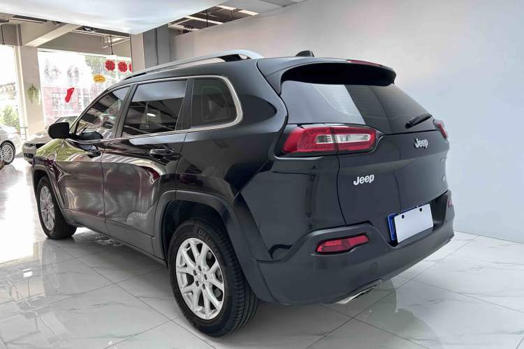 Used Jeep Cherokee 2016 2.4L Leading Edition Exterior 4
