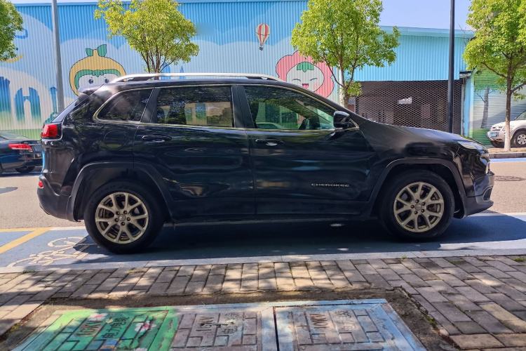 Used Jeep Cherokee 2016 2.4L Leading Edition Exterior 4