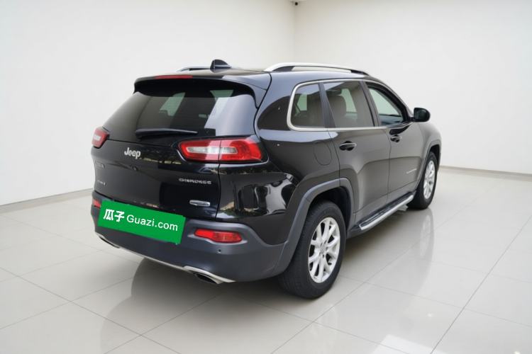Used Jeep Cherokee 2016 2.4L Professional Smart Version Exterior 5