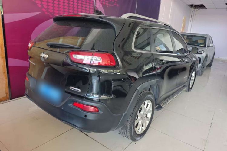 Used Jeep Cherokee 2016 2.0L Leading Edition Exterior 5