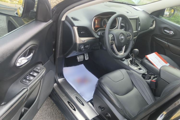 Used Jeep Cherokee 2016 2.4L Professional Smart Version Exterior 5