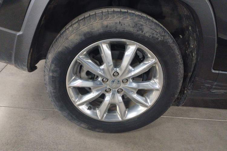 Used Jeep Cherokee 2016 2.4L Superior Edition Exterior 5