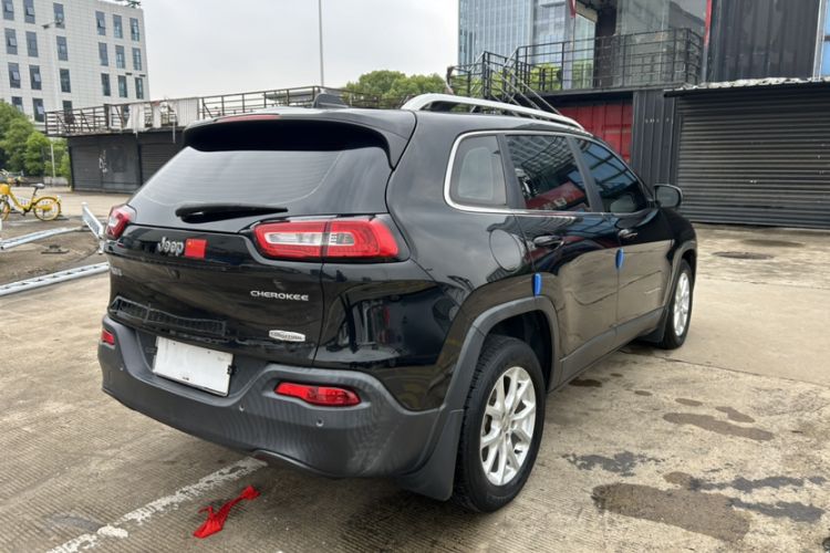 Used Jeep Cherokee 2016 2.0L Superior Edition Exterior 5