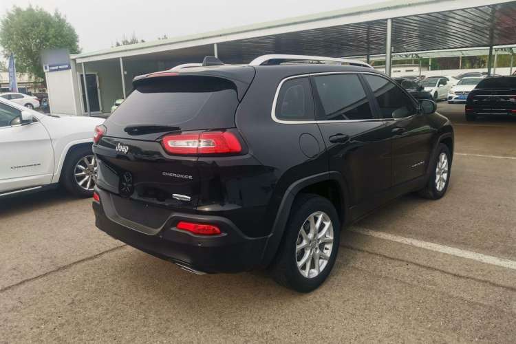 Used Jeep Cherokee 2016 2.4L Leading Edition Exterior 6