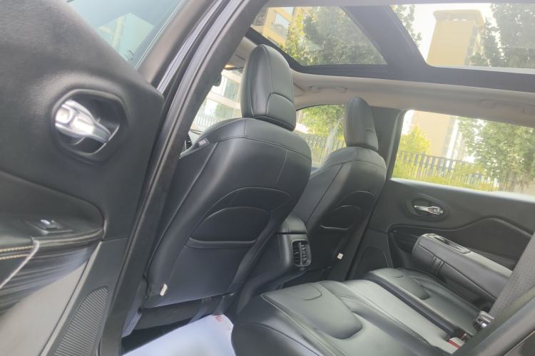 Used Jeep Cherokee 2016 2.4L Professional Smart Version Exterior 6