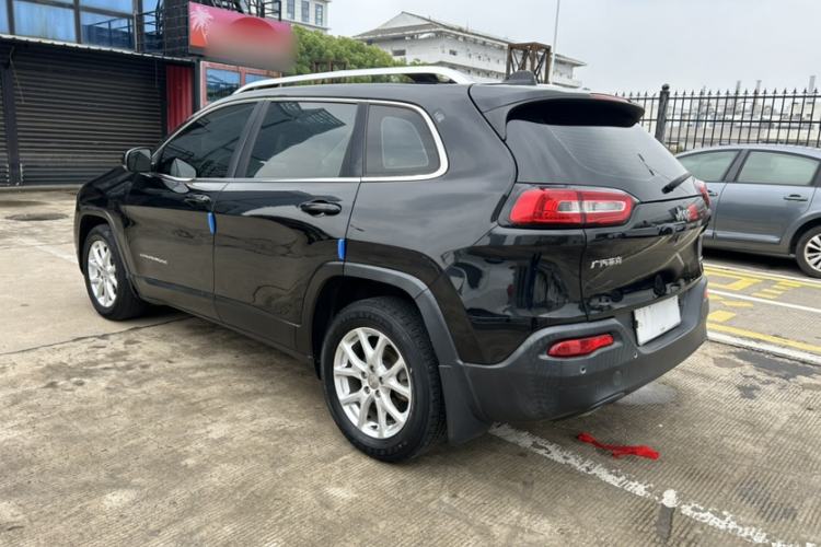 Used Jeep Cherokee 2016 2.0L Superior Edition Exterior 7