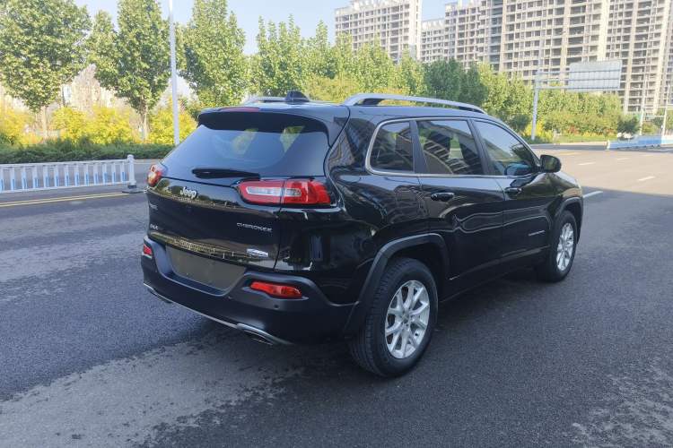 Used Jeep Cherokee 2016 2.4L Professional Smart Version Exterior 8