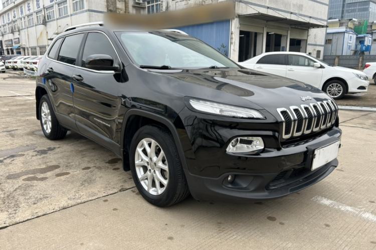 Used Jeep Cherokee 2016 2.0L Superior Edition Exterior 8