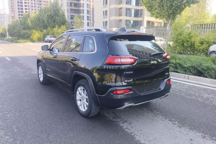 Used Jeep Cherokee 2016 2.4L Professional Smart Version Exterior 9