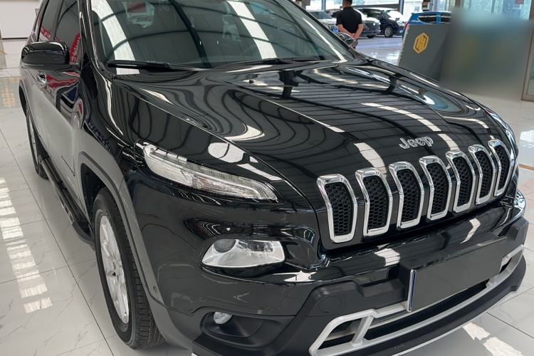 Used Jeep Cherokee 2016 2.4L Professional Smart Version Exterior 9