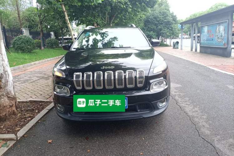 Used Jeep Cherokee 2016 2.0L Superior Edition Front